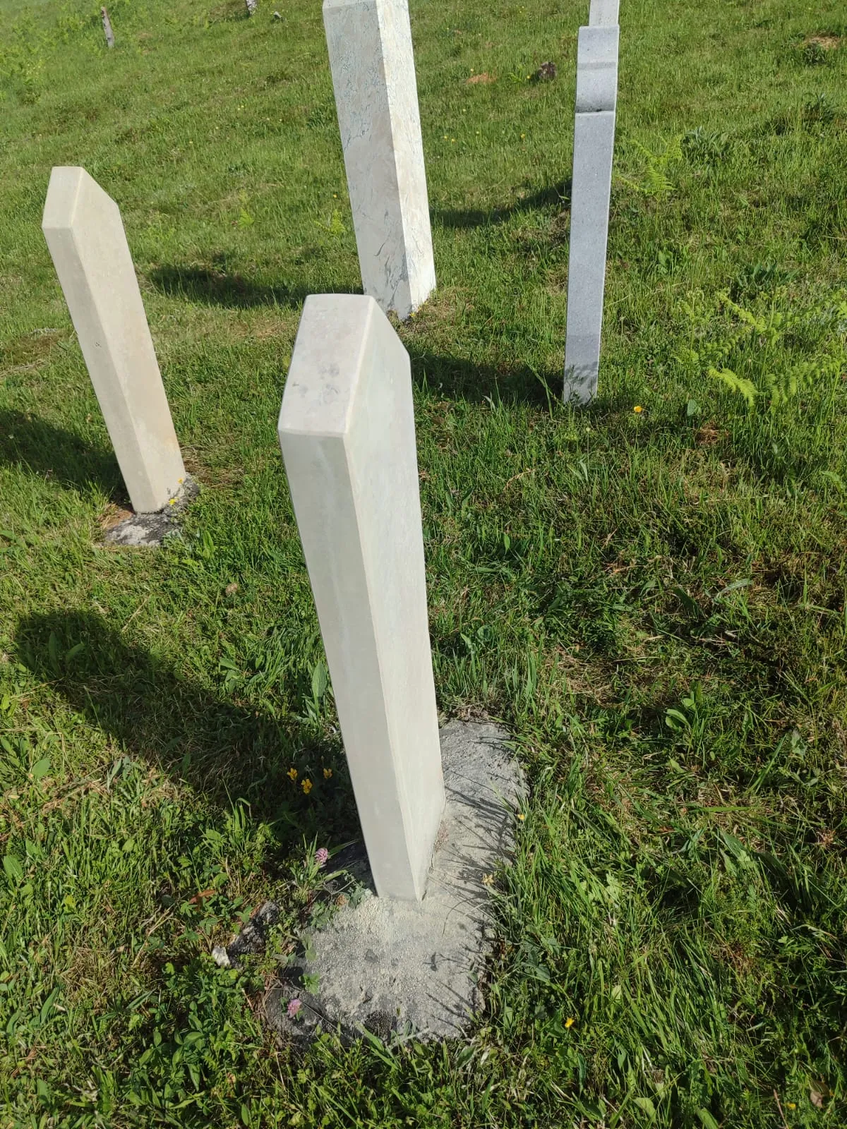Nišan / spomenik, AT-Mekić